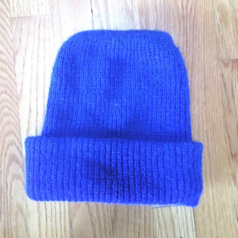 Beanie in cobalt blue new, never worn!!
